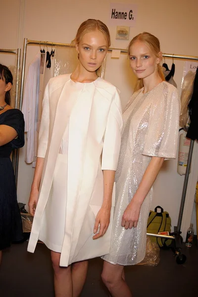 Look 10